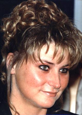 Jaa, noch mit langen Haaren bei einer Hochzeit!Nicht meiner!!